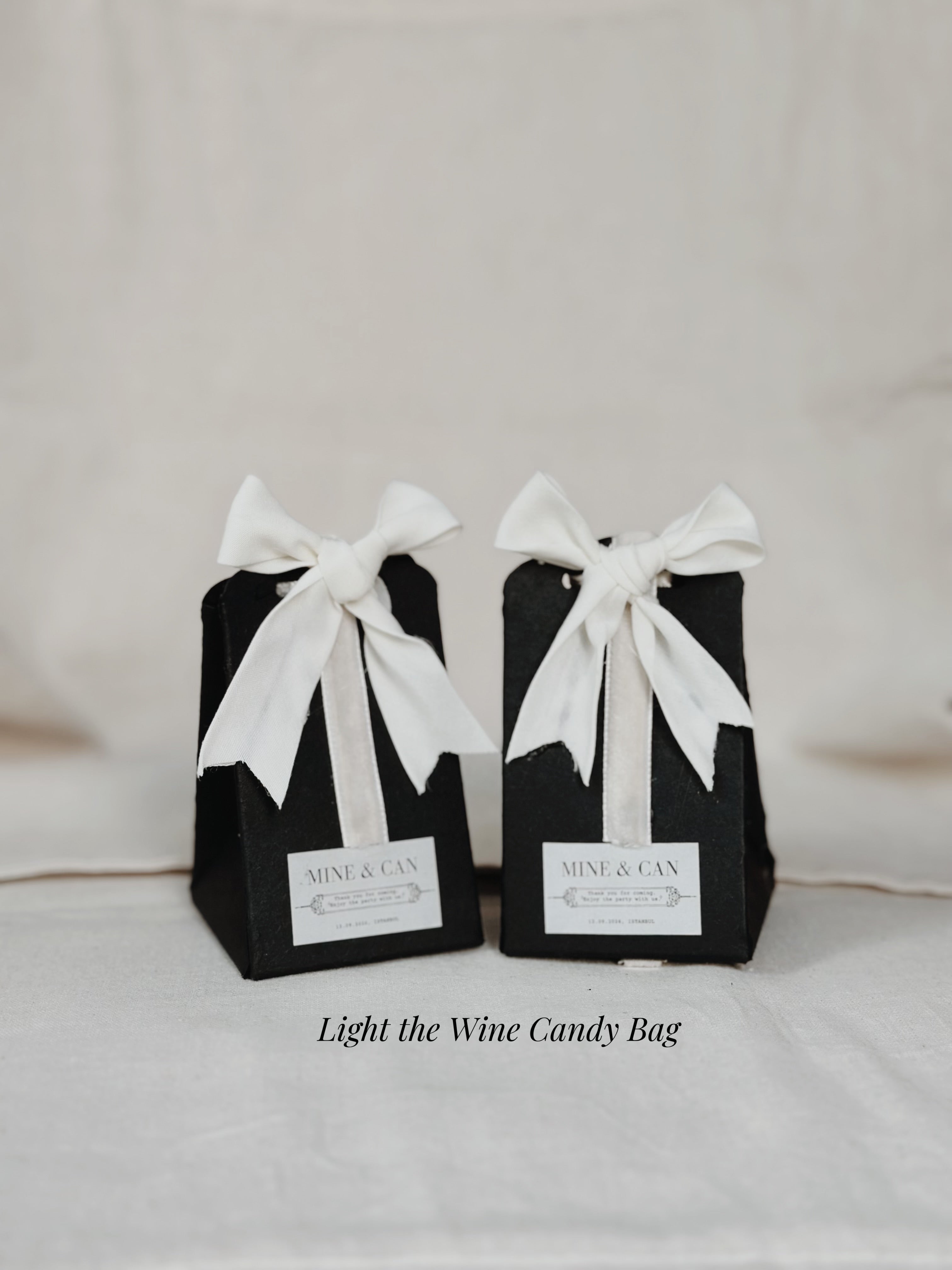 Light the Wine siyah- beyaz candy bag